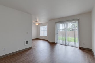 Jefferson Place Apartments in Woodland, WA - Foto de edificio - Interior Photo