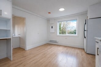 16952-16940 40 Ave in Surrey, BC - Building Photo - Building Photo