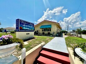 3226 S Atlantic Ave in Daytona Beach, FL - Building Photo