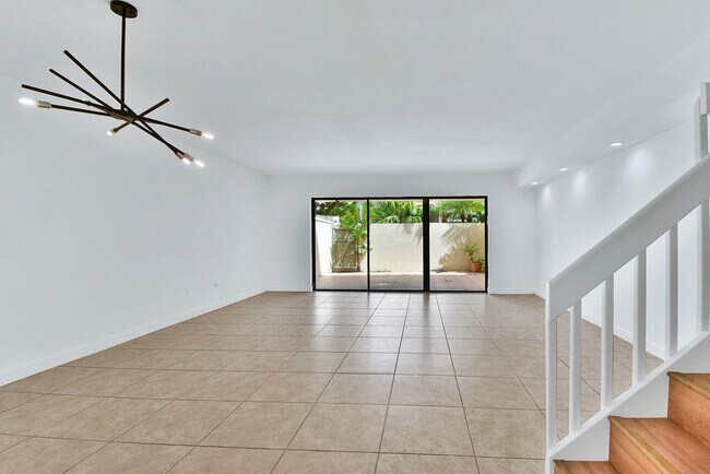 3501 Magellan Cir in Aventura, FL - Foto de edificio - Building Photo