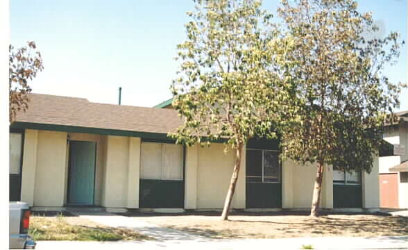 1678 W Bonnie View Dr in Rialto, CA - Building Photo