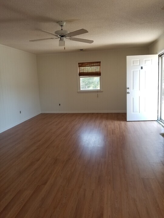 213 15th Ave S in Surfside Beach, SC - Building Photo