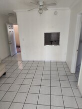 1605 NE 185th St, Unit 105 in Miami, FL - Foto de edificio - Building Photo