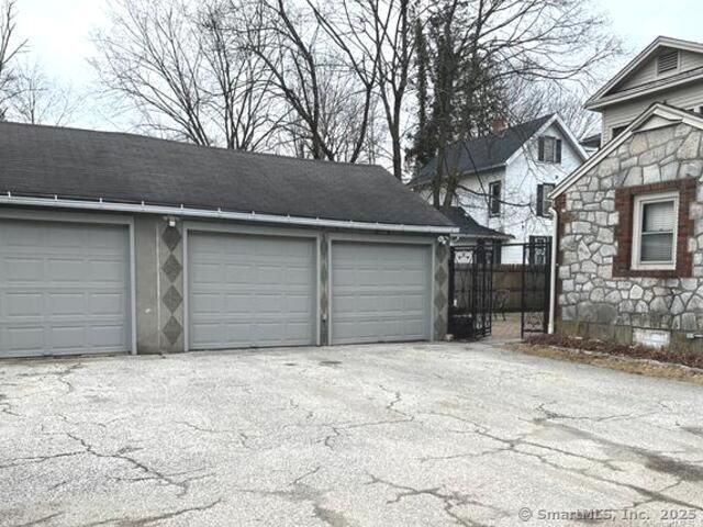 18 Fleetwood Ave in Bethel, CT - Building Photo - Building Photo