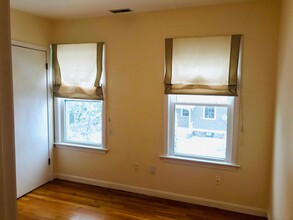 11 Bemis Rd, Unit 4 in Wellesley, MA - Foto de edificio - Building Photo