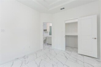 1007 N Clarence Ave in Edinburg, TX - Building Photo - Building Photo