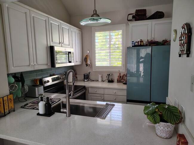 20191 Cape Coral Ln in Huntington Beach, CA - Building Photo - Building Photo