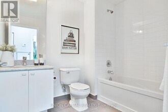 150-2150 E Liberty St in Toronto, ON - Building Photo - Building Photo