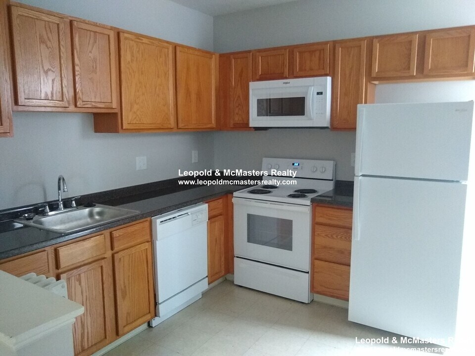 26 Maple St, Unit 4 in Watertown, MA - Foto de edificio