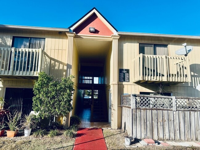 property at 2101 Forest Knoll Dr NE