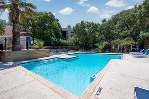 Villas De Santa Fe in San Antonio, TX - Building Photo