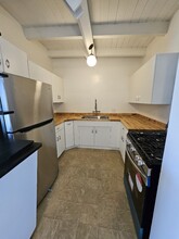 Holiday Manor in Studio City, CA - Building Photo - Building Photo