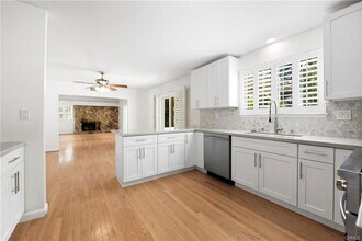 23416 Community St in Los Angeles, CA - Building Photo - Building Photo