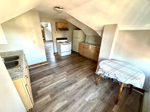 59 Bartlett Ave, Unit #5 in Pittsfield, MA - Building Photo - Building Photo