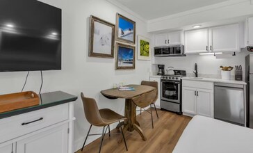 1385 Lowell Ave, Unit 221 in Park City, UT - Foto de edificio - Building Photo