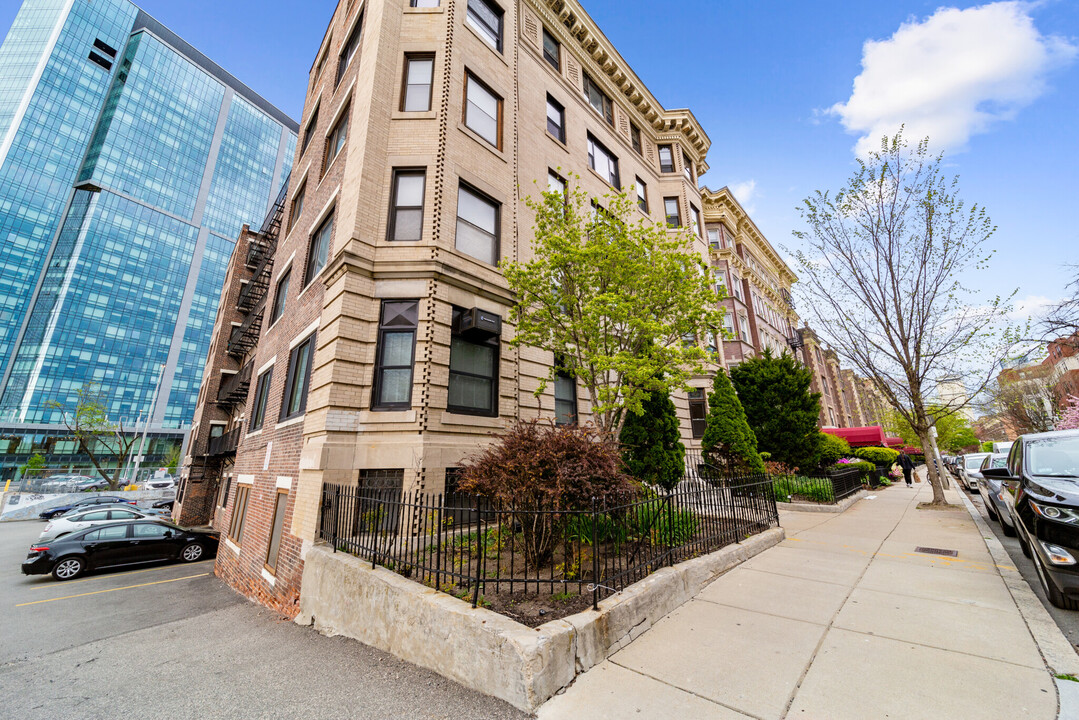 137 Peterborough St, Unit 2 in Boston, MA - Foto de edificio