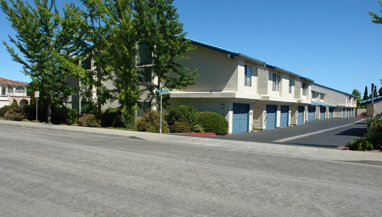 Fremont Plaza in Sunnyvale, CA - Building Photo