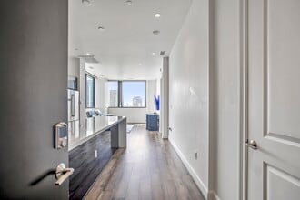 1211 Caroline St in Houston, TX - Building Photo - Building Photo