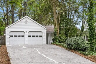 2201 River Woods Way in Woodstock, GA - Building Photo - Building Photo