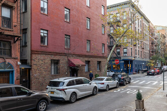 32 Bedford St in New York, NY - Building Photo - Building Photo