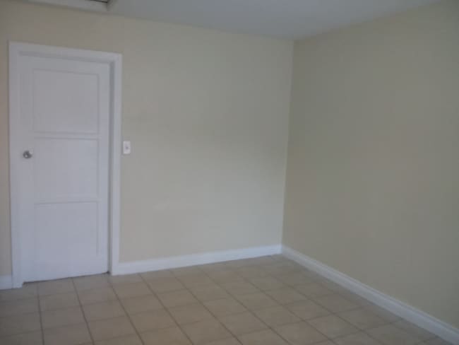 304 E Sunkist St in Ontario, CA - Building Photo - Building Photo