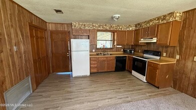 9004 Tucker Rd in Vancleave, MS - Building Photo - Building Photo