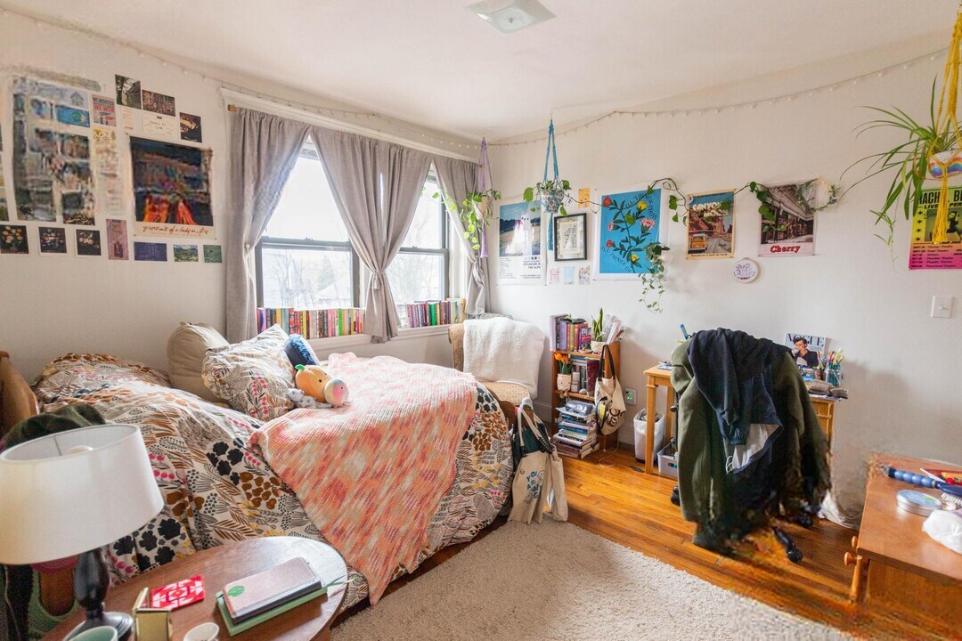 33 Egremont Rd, Unit 1 in Boston, MA - Foto de edificio