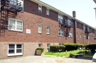 574-576 Jefferson Ave in Elizabeth, NJ - Building Photo - Building Photo