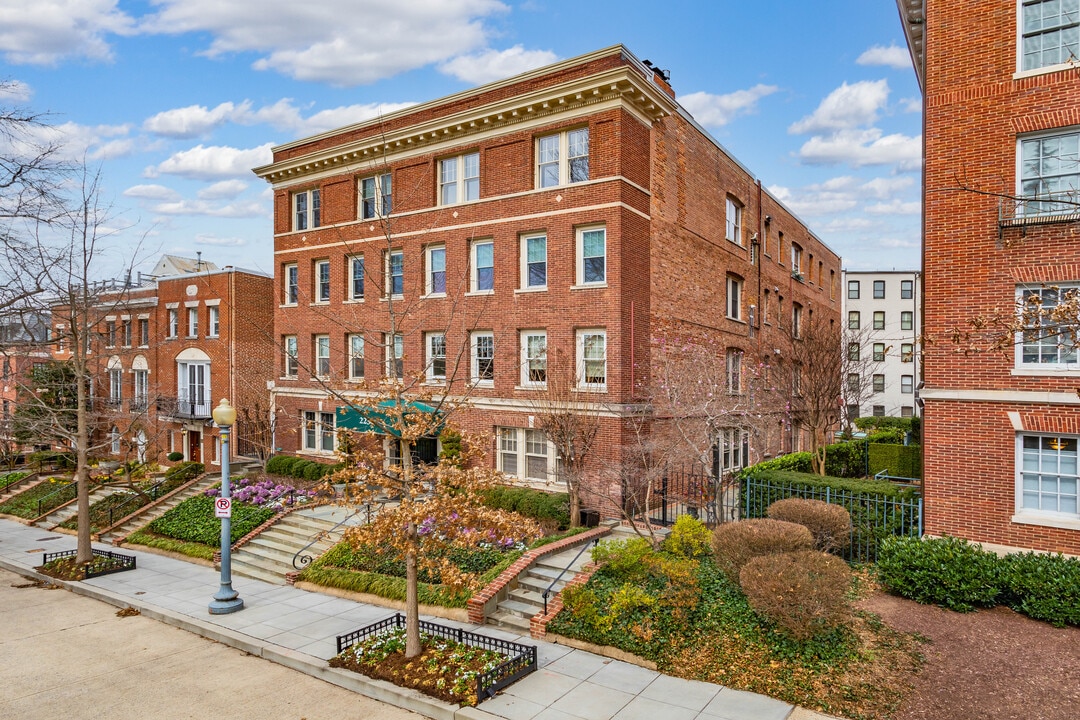 2231 Bancroft Pl NW in Washington, DC - Foto de edificio