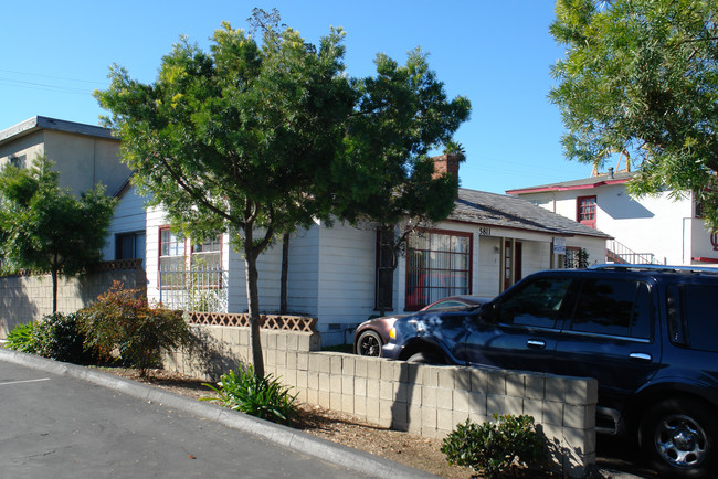 Lindo Paseo Apartments in San Diego, CA - Building Photo - Building Photo