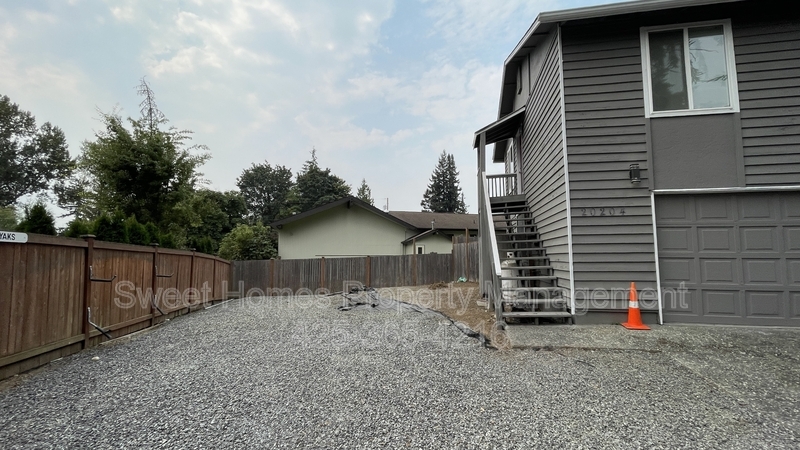 20204 20th Ave W in Lynnwood, WA - Building Photo