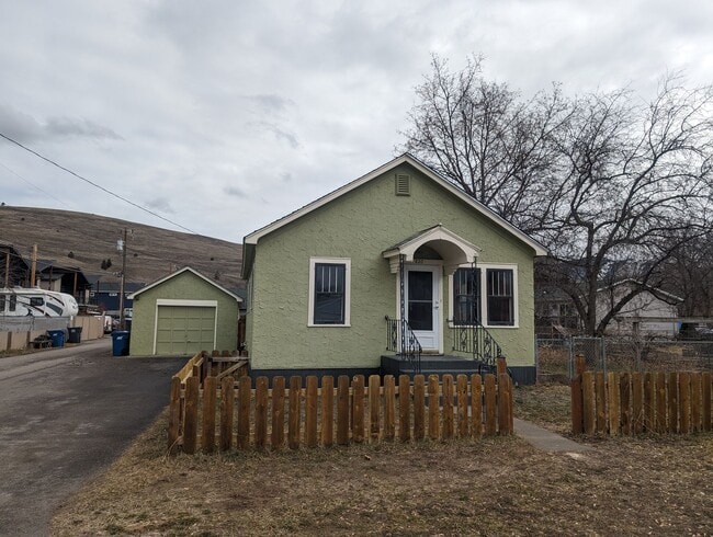 property at 1600 N Dickens St