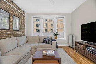 637 W Armitage Ave in Chicago, IL - Foto de edificio - Building Photo