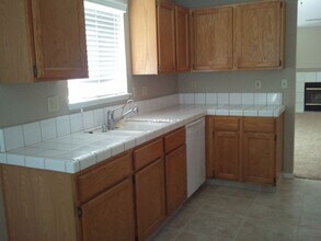 921 Harvest Creek Rd in Bakersfield, CA - Building Photo - Building Photo