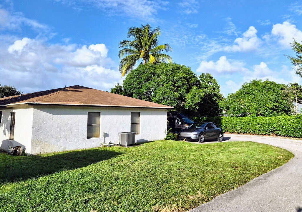 14587 Wood Pine Dr in Delray Beach, FL - Building Photo
