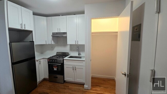 YORK AVENUE in New York, NY - Building Photo - Building Photo