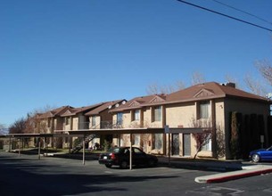 Rosamond Village Apartments in Rosamond, CA - Building Photo - Building Photo