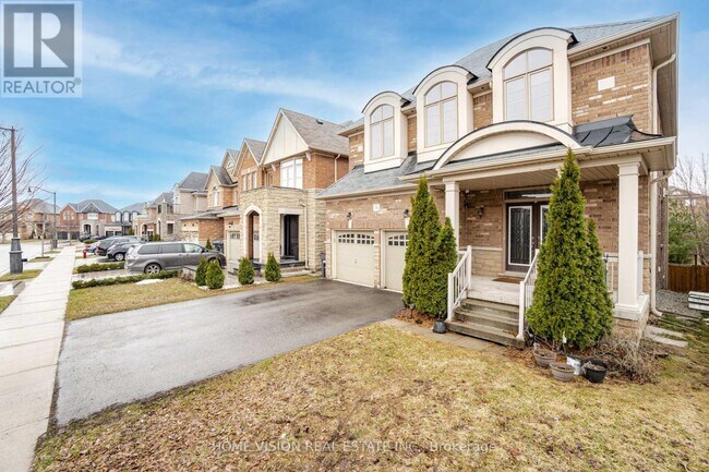 36 Intrigue Trail in Brampton, ON - Building Photo - Building Photo