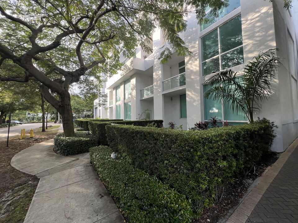 1871 NW South River Dr in Miami, FL - Building Photo