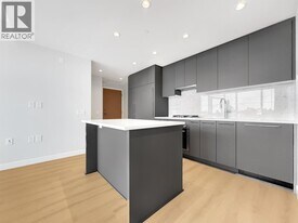 5380 Crooked Br Rd in Vancouver, BC - Building Photo