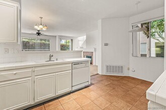 5544 Renaissance in San Diego, CA - Building Photo - Building Photo