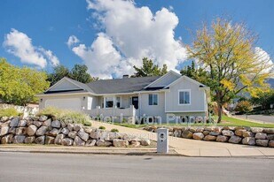 1306 N Thornfield Rd in Kaysville, UT - Building Photo