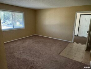 400 N 5th St in Eldridge, IA - Building Photo - Building Photo