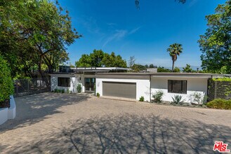 15941 Skytop Rd in Los Angeles, CA - Building Photo - Building Photo