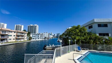 17051 NE 35th Ave in Miami, FL - Building Photo - Building Photo