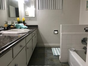 324 E Spruce Ave, Unit Condo in Inglewood, CA - Foto de edificio - Building Photo