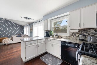 1211 Diane Ln in Elk Grove Village, IL - Building Photo - Building Photo