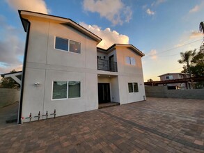 10934 Nettleton St in Sun Valley, CA - Foto de edificio - Building Photo
