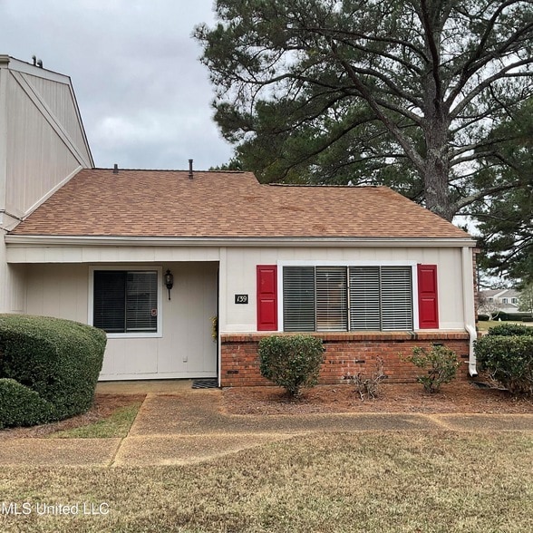 property at 139 Lakebend Cir