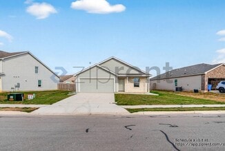 809 Riviera Ct in Seguin, TX - Building Photo - Building Photo